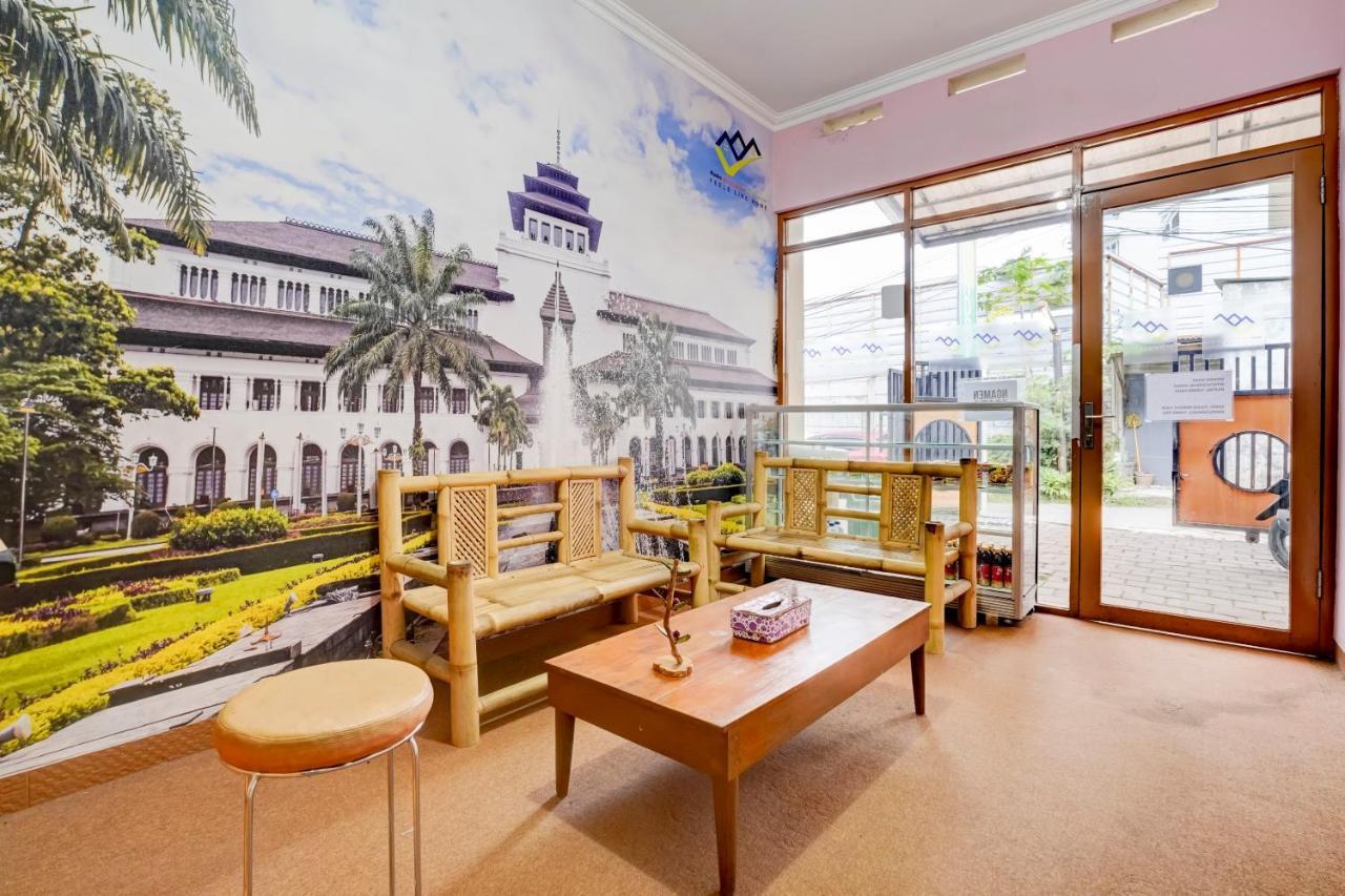 Radio Backpacker Guesthouse Syariah Bandung Exterior foto
