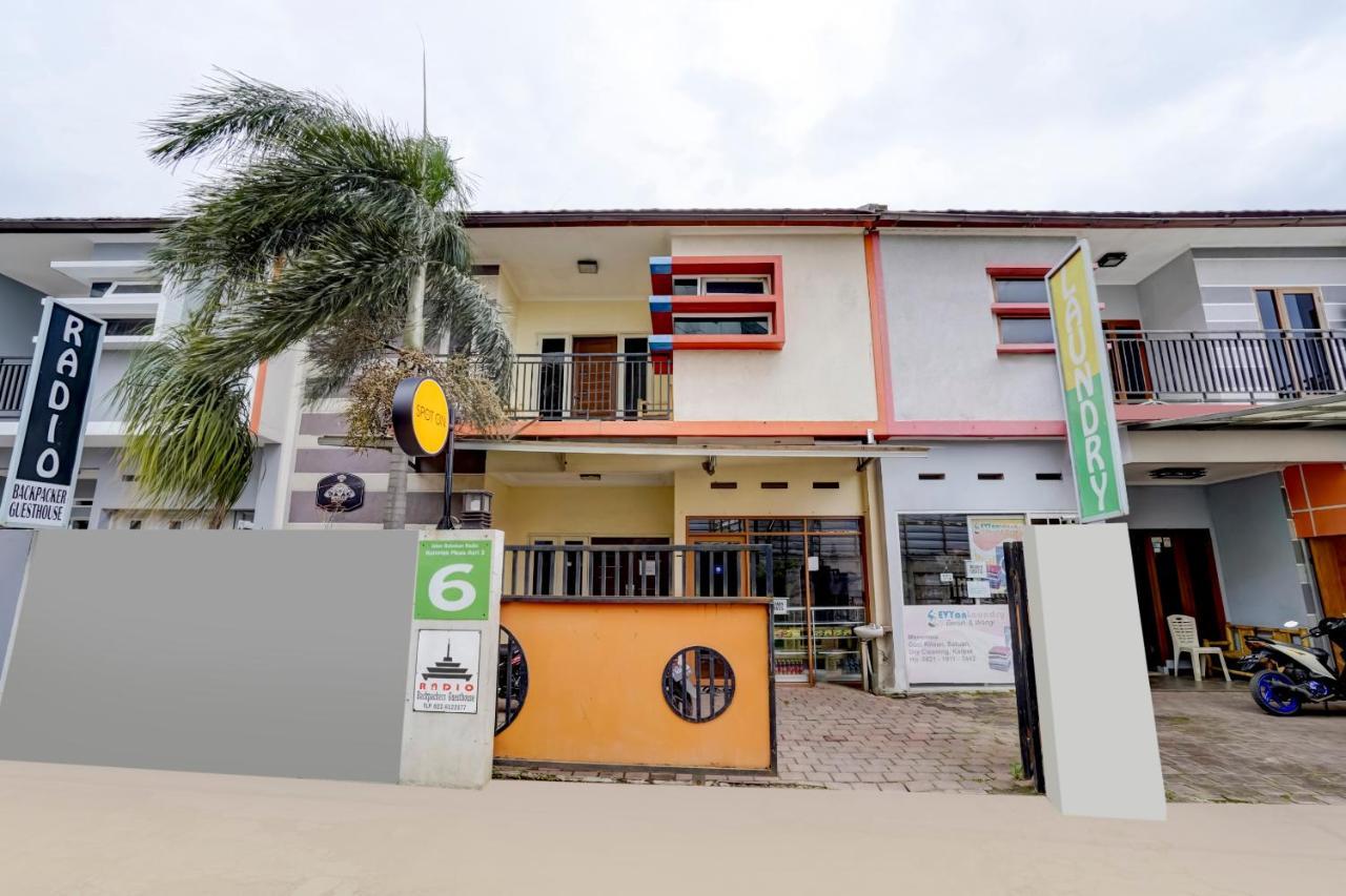 Radio Backpacker Guesthouse Syariah Bandung Exterior foto